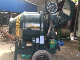 滾筒式混凝土攪拌機(jī)