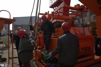 js750攪拌機裝車現(xiàn)場