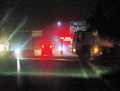 混凝土攪拌站車(chē)深夜借道2