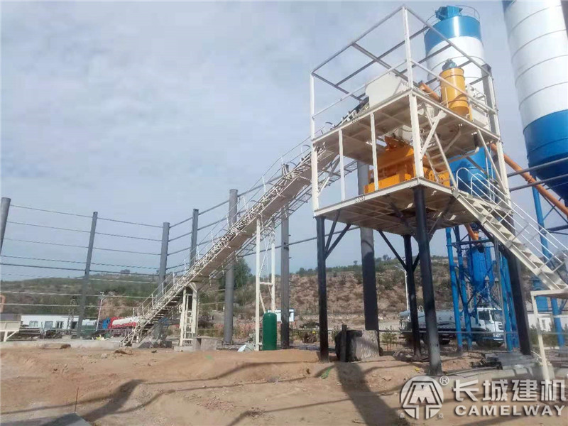 60商混砼攪拌站設(shè)備是眾多商混砼攪拌站設(shè)備型號(hào)中的一種，也叫60商混攪拌站或是60商混攪拌機(jī)。而60商混砼攪拌站用的是js1000型混凝土攪拌主機(jī)，一次可出一方料，因此也叫一方機(jī)攪拌站或一方攪拌站。