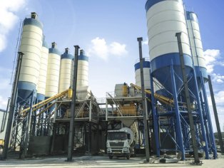 240攪拌機(jī)每盤打多少方，240混凝土攪拌站多少錢